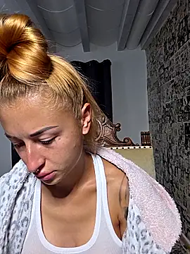 Snapshot of kylie_blck chatting on September 2025 03:43:01 AM kylie blck online show from September 2025 03:43:01 AM