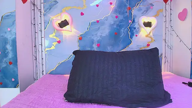 lorrayne  online show from February 2026 12:12:01 PM