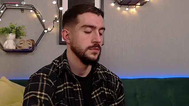 Snapshot of Dylan_Best chatting on December 2024 12:29:01 AM Dylan Best online show from December 2024 12:29:01 AM