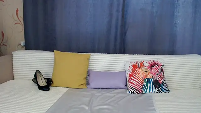 Snapshot of Emilyzest777 chatting on February 2025 05:40:01 AM Emilyzest777 online show from February 2025 05:40:01 AM