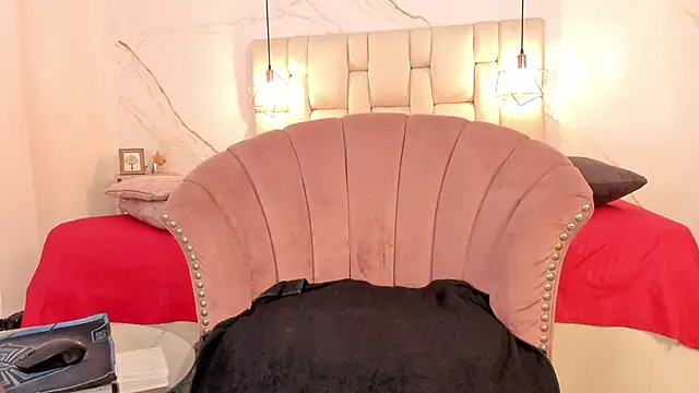 IsiisLovei online show from December 2024 02:22:02 PM