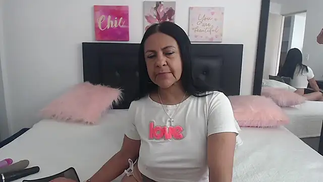 katiehotx online show from September 2025 01:49:01 PM