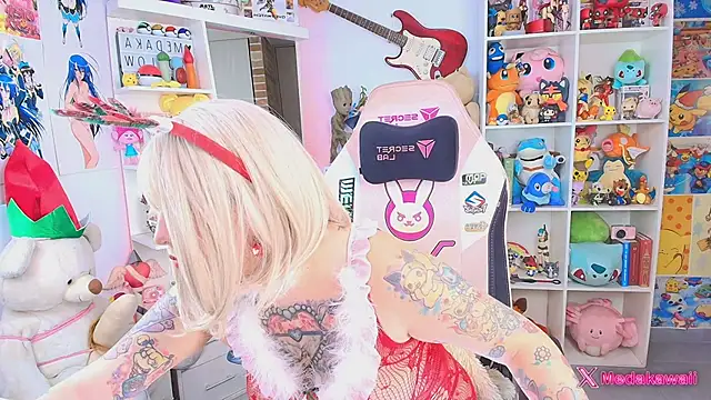 meda kawaii  online show from December 2025 06:37:02 PM