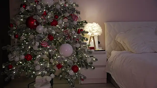 CatchMe1 online show from November 2025 04:51:01 PM