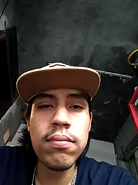 AlexAlejandro13 online show from September 2025 11:26:01 PM