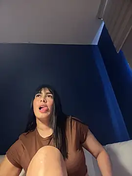 Roxxannne online show from April 2026 10:41:02 PM