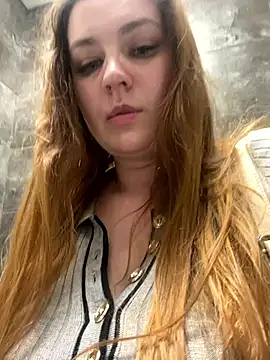 CandyShoopp online show from December 2024 07:55:01 PM