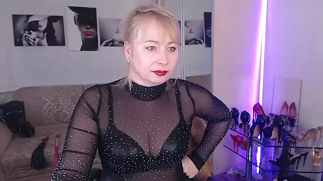 Snapshot of MistressMilfa chatting on February 2025 10:52:01 AM MistressMilfa online show from February 2025 10:52:01 AM