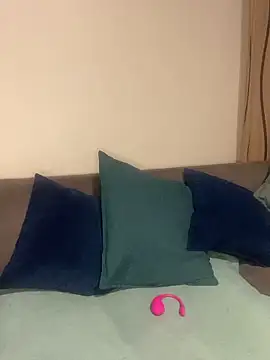 Snapshot of PETITE_NAOMI chatting on February 2025 04:21:02 AM PETITE NAOMI online show from February 2025 04:21:02 AM