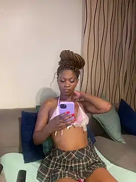 Snapshot of PETITE_NAOMI chatting on March 2025 06:21:02 PM PETITE NAOMI online show from March 2025 06:21:02 PM