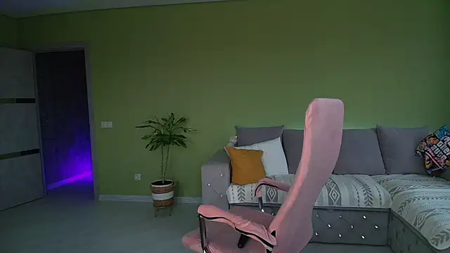Cuddle Cat online show from April 2026 04:16:01 AM