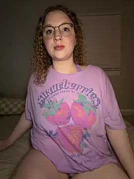 Snapshot of EmmieRae chatting on May 2026 02:31:02 AM EmmieRae online show from May 2026 02:31:02 AM