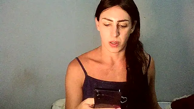 Snapshot of AlexiaDuucan chatting on November 2025 12:10:02 AM AlexiaDuucan online show from November 2025 12:10:02 AM