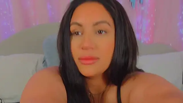 Snapshot of MeghanXO chatting on December 2024 03:09:01 AM MeghanXO online show from December 2024 03:09:01 AM