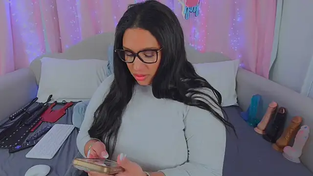Snapshot of MeghanXO chatting on December 2024 02:43:01 AM MeghanXO online show from December 2024 02:43:01 AM