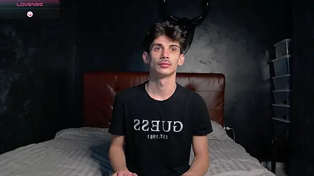 Snapshot of DanielCrush1 chatting on December 2025 01:47:01 AM DanielCrush1 online show from December 2025 01:47:01 AM