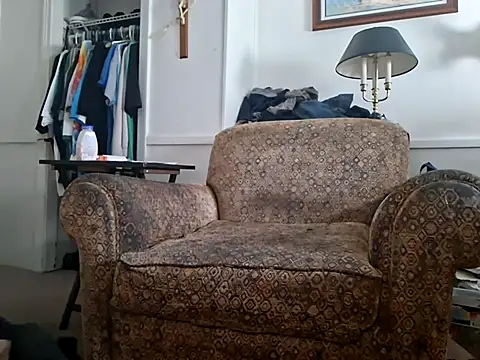 curiouscock38 online show from November 2025 05:37:01 PM