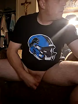 curiouscock38 online show from November 2025 11:10:02 PM