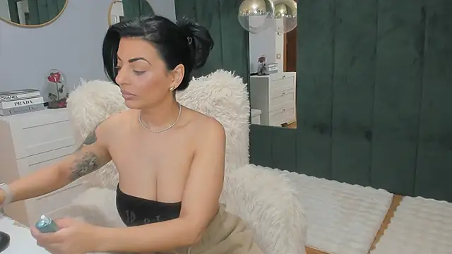 ElisaBaxter online show from January 2026 04:17:01 AM