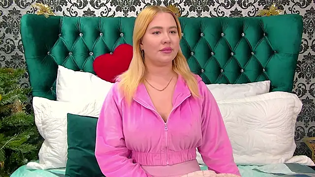 LunaHouston online show from December 2025 04:12:02 PM