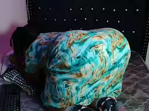 Toomuchbooty33 online show from November 2025 07:27:01 PM