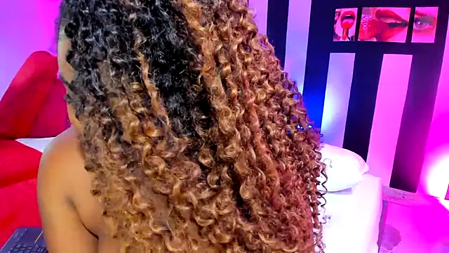 Snapshot of YeminaLeman chatting on February 2025 04:00:02 PM YeminaLeman online show from February 2025 04:00:02 PM