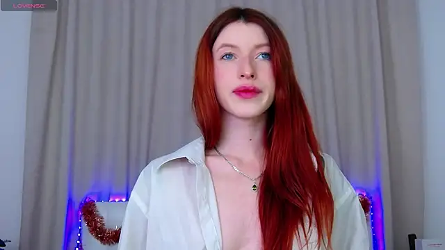 Snapshot of WildRedBerry chatting on December 2024 12:35:01 PM WildRedBerry online show from December 2024 12:35:01 PM