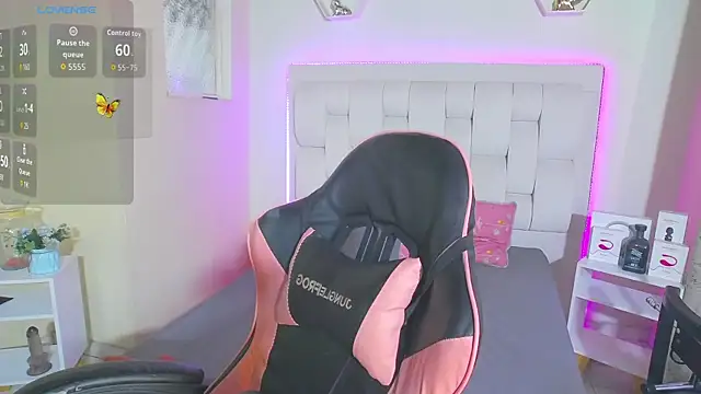 shanakendall online show from October 2025 02:07:01 PM