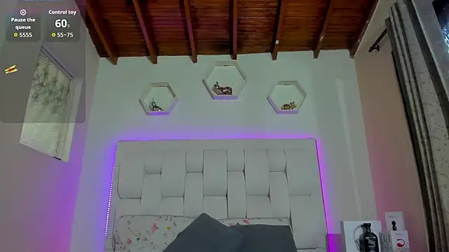 shanakendall online show from November 2025 02:17:02 PM