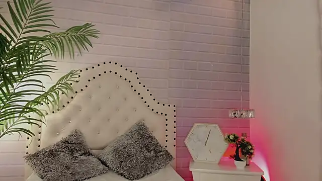 Snapshot of _Eurekaa_ chatting on February 2025 10:53:01 PM Eurekaa online show from February 2025 10:53:01 PM