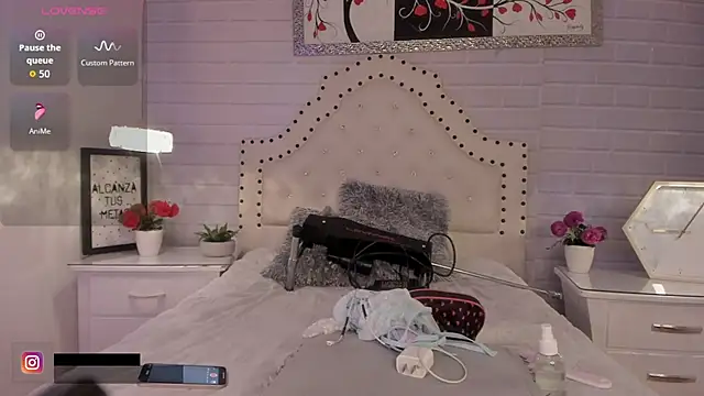 Snapshot of _Eurekaa_ chatting on September 2025 03:23:02 AM Eurekaa online show from September 2025 03:23:02 AM