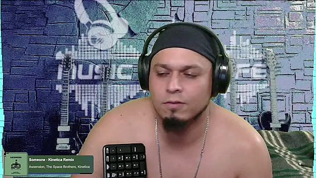 Snapshot of chino_roz chatting on January 2025 09:01:02 PM chino roz online show from January 2025 09:01:02 PM