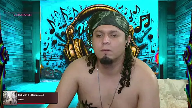 Snapshot of chino_roz chatting on March 2025 08:08:01 AM chino roz online show from March 2025 08:08:01 AM