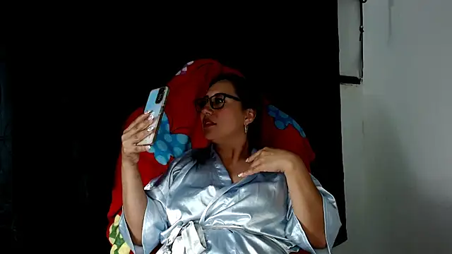 carolinalovee  online show from January 2025 04:00:01 AM