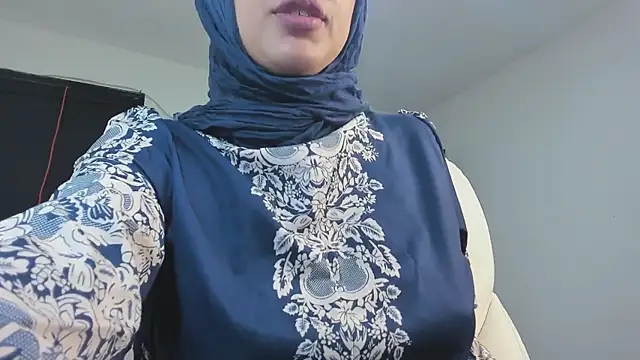 adila anich online show from January 2025 01:10:01 AM