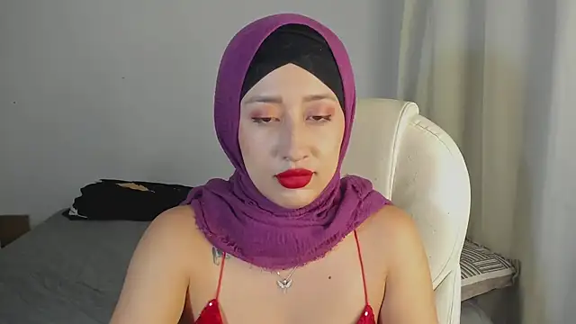 adila anich online show from March 2025 10:37:01 PM