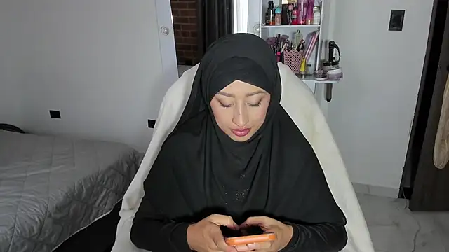 adila anich online show from February 2026 10:16:01 PM