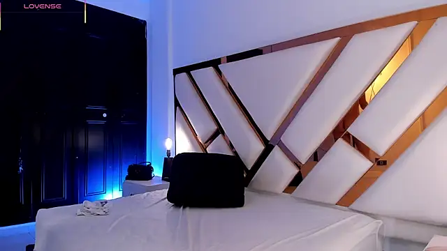 Aron cruz online show from April 2026 01:19:01 PM