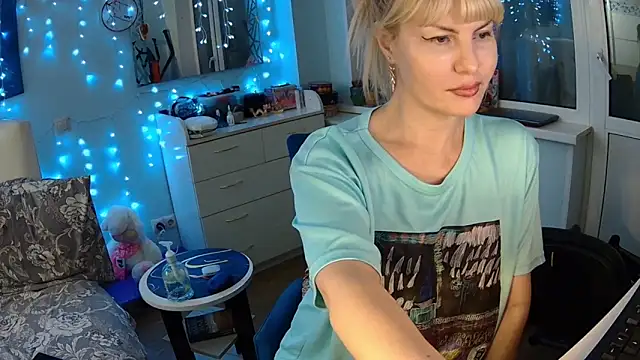 Snapshot of GlamSquirt chatting on February 2025 10:11:01 PM GlamSquirt online show from February 2025 10:11:01 PM