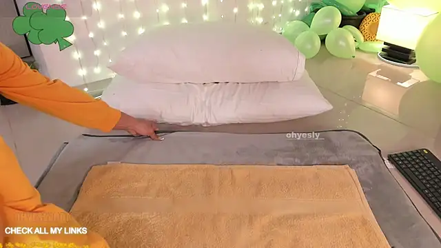 ohyesly  online show from March 2026 10:23:01 AM