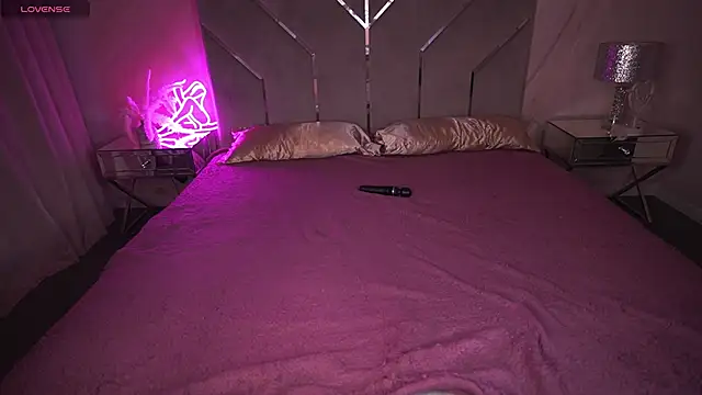 Daphne Moss online show from January 2025 01:52:01 PM