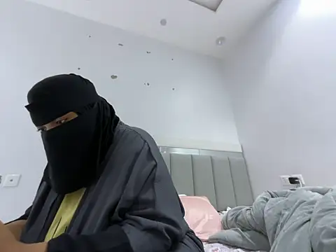 Snapshot of Submissive_Arab chatting on January 2025 04:46:01 PM Submissive Arab online show from January 2025 04:46:01 PM