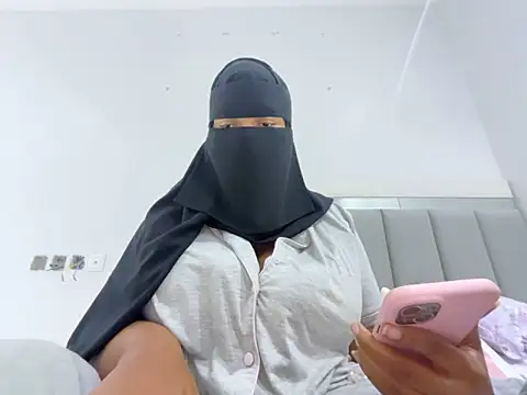 Snapshot of Submissive_Arab chatting on February 2025 11:13:02 PM Submissive Arab online show from February 2025 11:13:02 PM