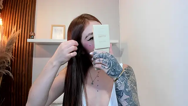 LANA-JONNES online show from October 2025 04:18:02 AM