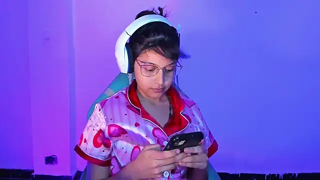 Snapshot of Little_Lisy chatting on October 2025 04:13:02 AM Little Lisy online show from October 2025 04:13:02 AM