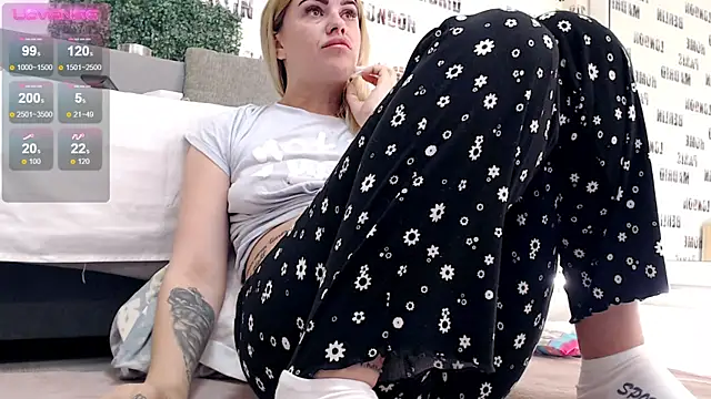 Snapshot of sweetdaiana23 chatting on March 2025 12:40:02 AM sweetdaiana23 online show from March 2025 12:40:02 AM