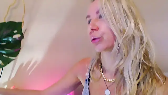 OLIVIA CANDY online show from June 2026 05:09:02 AM