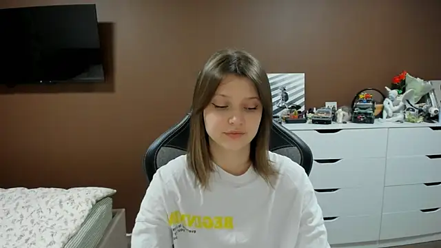 SoniNesti online show from April 2026 02:43:01 PM