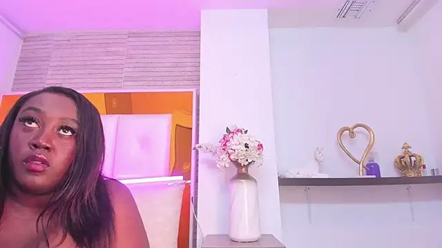 ShaniaBrownn online show from January 2025 11:08:01 PM