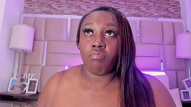 ShaniaBrownn online show from September 2025 07:35:01 PM